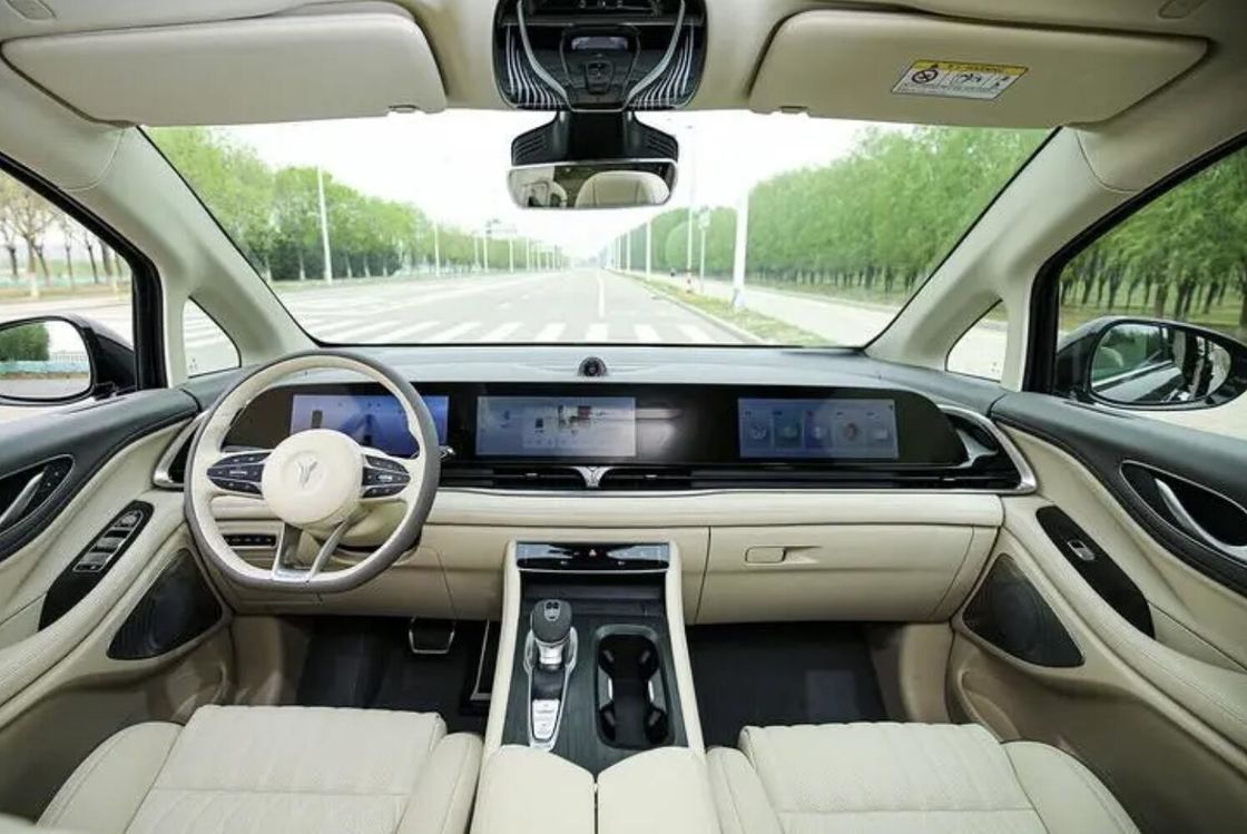 100km/H VOYAH Dreamer MPV EV Car 2022 7 Seats 4 Seats Mengxiangjia